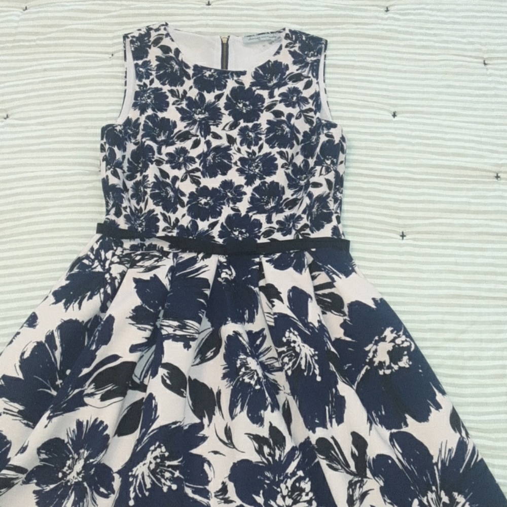 Zip up dress with flowers